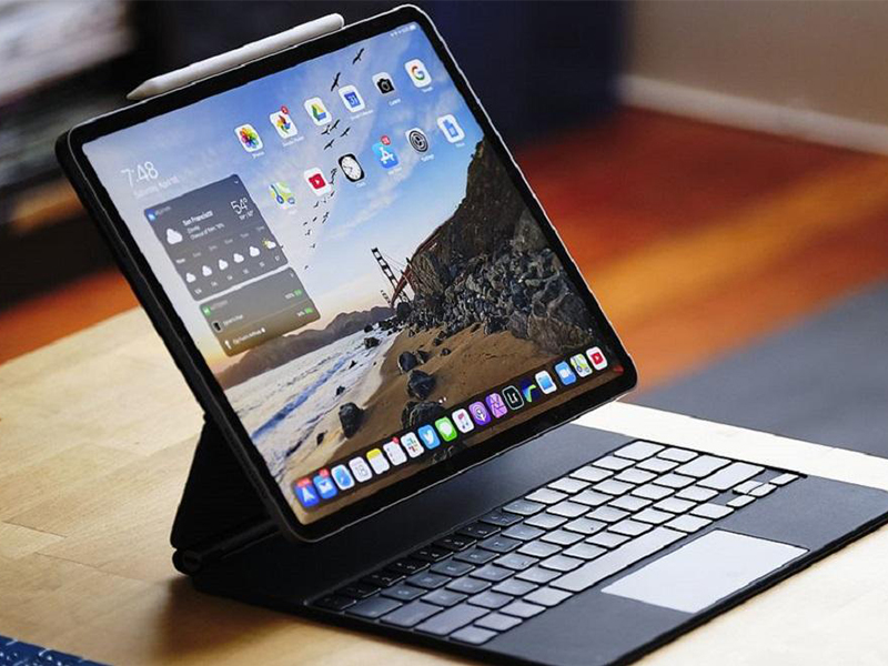 Dùng iPad Pro 2021 làm việc